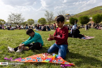 جشنوارۀ آسمان رنگارنگ در بوستان باراجین