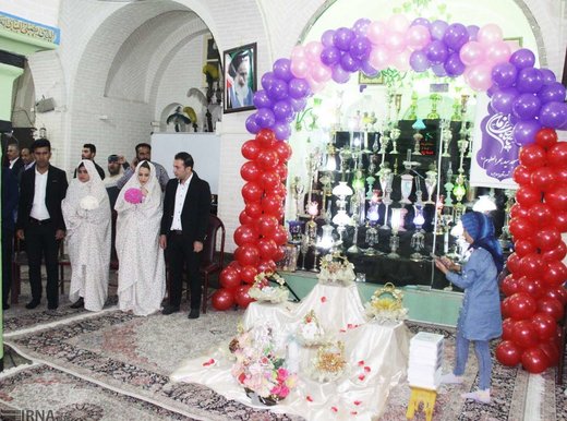 تحویل 12 سری جهیزیه به زوج های سیل‌زده پلدختری در بروجرد