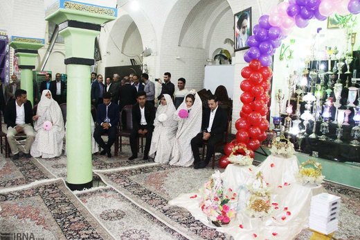 تحویل 12 سری جهیزیه به زوج های سیل‌زده پلدختری در بروجرد