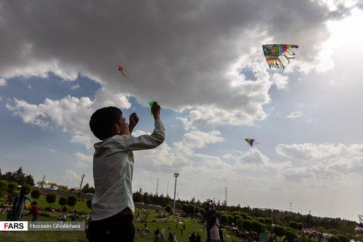 جشنوارۀ آسمان رنگارنگ در بوستان باراجین