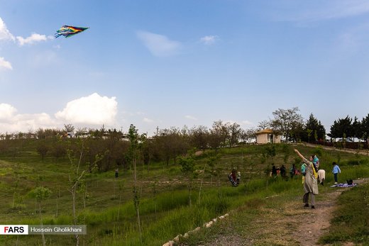 جشنوارۀ آسمان رنگارنگ در بوستان باراجین