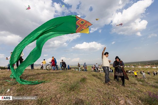 جشنوارۀ آسمان رنگارنگ در بوستان باراجین