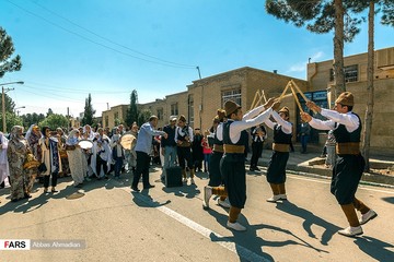 آیین گل‌غلتان نوزادان در امیریه