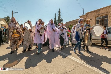 آیین گل‌غلتان نوزادان در امیریه