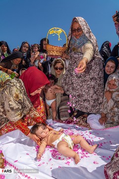 آیین گل‌غلتان نوزادان در امیریه