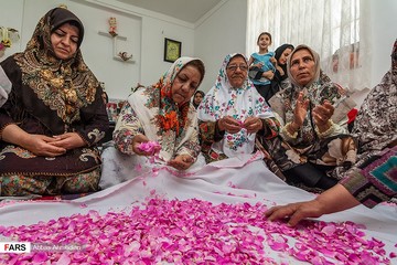 آیین گل‌غلتان نوزادان در امیریه