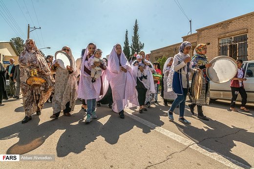 آیین گل‌غلتان نوزادان در امیریه