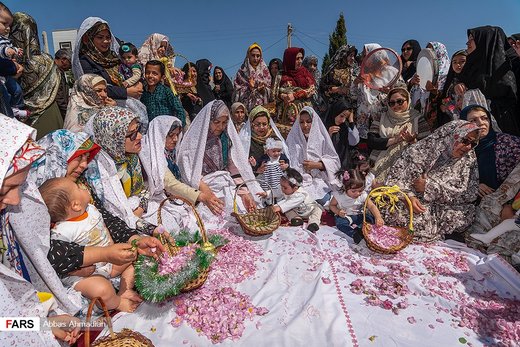 آیین گل‌غلتان نوزادان در امیریه