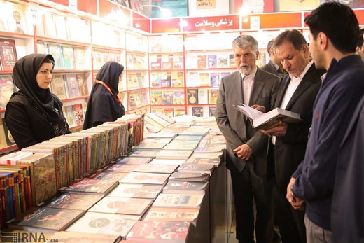 بازدید معاون اول رئیس‌جمهوری از نمایشگاه کتاب