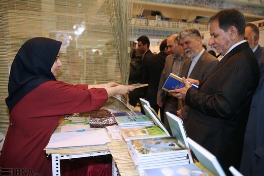بازدید معاون اول رئیس‌جمهوری از نمایشگاه کتاب