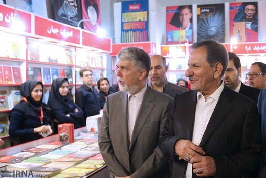 بازدید معاون اول رئیس‌جمهوری از نمایشگاه کتاب