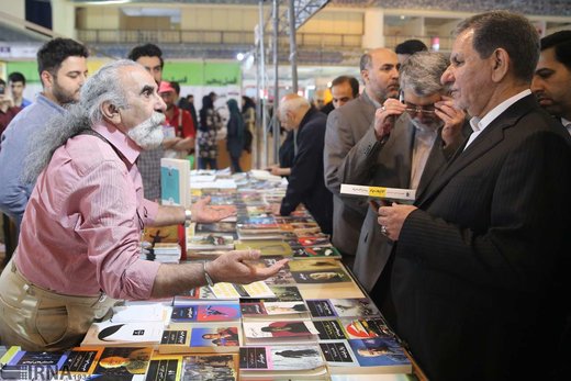 بازدید معاون اول رئیس‌جمهوری از نمایشگاه کتاب
