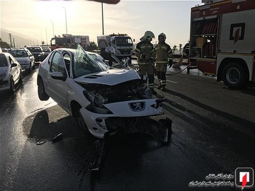 واژگونی پژو 207 در بزرگراه خرازی