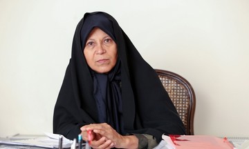 فائزه هاشمی: مردم خواسته‌های چندانی ندارند/ اصلاح‌طلبیم دیگر نمی‌توانیم شترمرغ باشیم