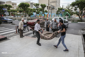 سفره‎ افطار برای رهگذران در بلوار ابوذر خیابان پیروزی تهران
