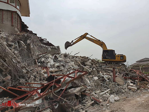 تخریب یک ویلای غیرمجاز با بنایی بالغ بر ۱۳۰۰ متر در رشت