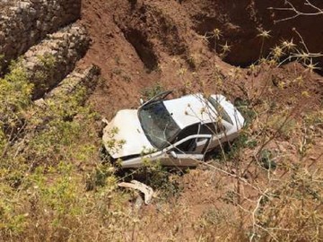 سقوط خودرو به عمق ۵۰۰ متری/ نجات معجزه‌آسا