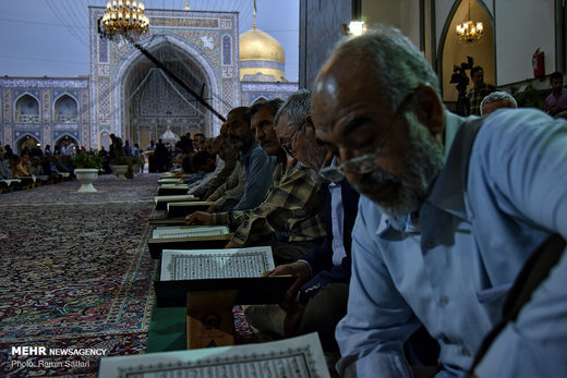 جزء خوانی قرآن کریم در حرم مطهر رضوی(ع)