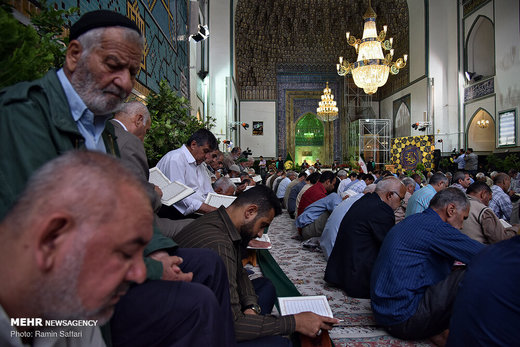 جزء خوانی قرآن کریم در حرم مطهر رضوی(ع)