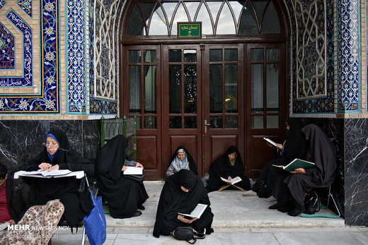 جزء خوانی قرآن کریم در حرم مطهر رضوی(ع)