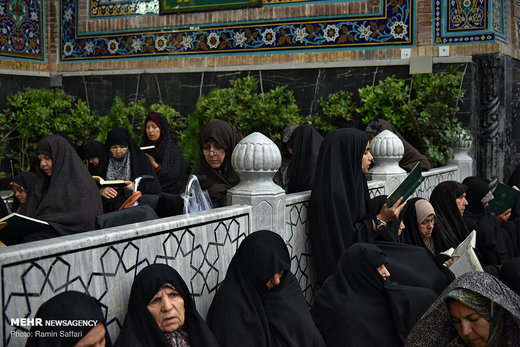 جزء خوانی قرآن کریم در حرم مطهر رضوی(ع)