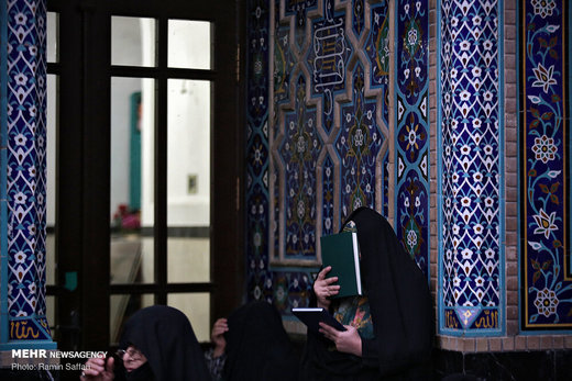 جزء خوانی قرآن کریم در حرم مطهر رضوی(ع)