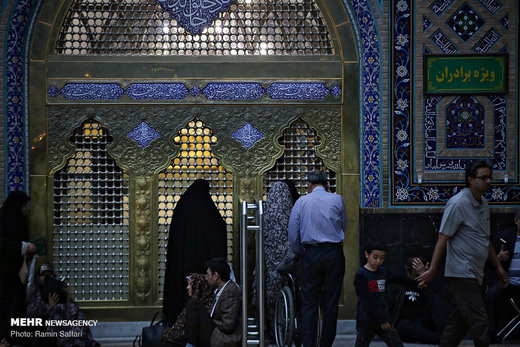 جزء خوانی قرآن کریم در حرم مطهر رضوی(ع)