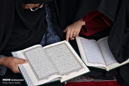 جزء خوانی قرآن کریم در حرم مطهر رضوی(ع)