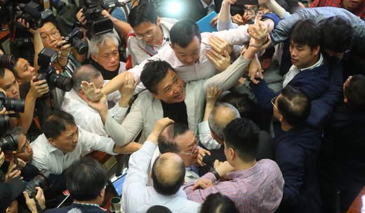 درگیری در مجلس قانون‌گذاری هنگ‌کنگ