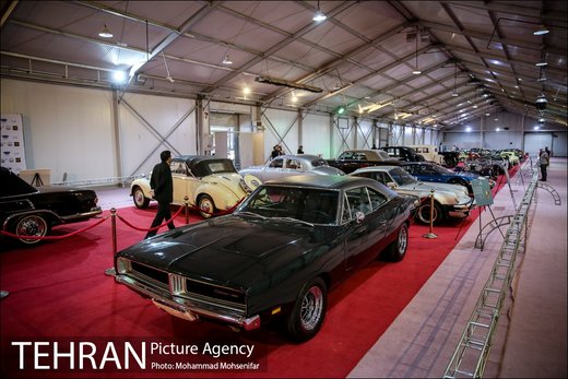 نمایشگاه خودروهای کلاسیک در برج میلاد