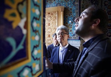 حضور سفیر کره جنوبی در حرم امام رضا (ع)