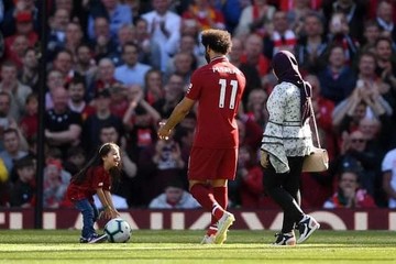 محمد صلاح با خانواده‌اش در استادیوم آنفیلد