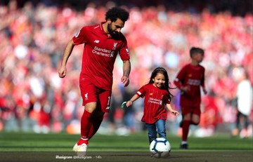 محمد صلاح با خانواده‌اش در استادیوم آنفیلد