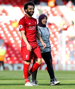 محمد صلاح با خانواده‌اش در استادیوم آنفیلد