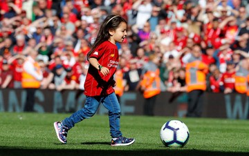 محمد صلاح با خانواده‌اش در استادیوم آنفیلد