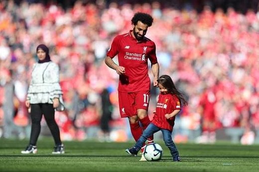 محمد صلاح با خانواده‌اش در استادیوم آنفیلد