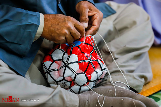 کارگاه ساخت توپ فوتبال در زندان زاهدان