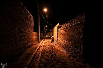 توزیع وعده‌های افطار و سحر در منطقه سیل‌زده بامدژ