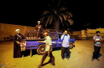 توزیع وعده‌های افطار و سحر در منطقه سیل‌زده بامدژ
