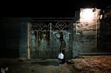 توزیع وعده‌های افطار و سحر در منطقه سیل‌زده بامدژ