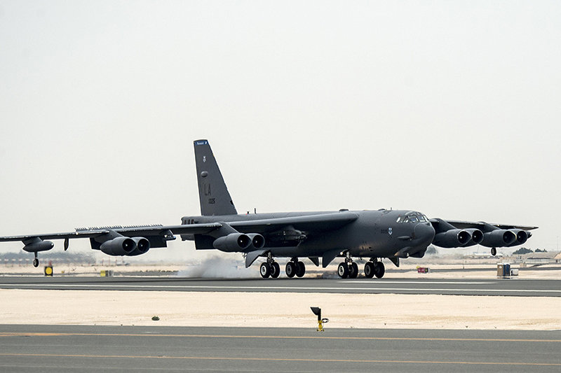 ببینید | لحظات نفس‌گیر سوخت‌گیری بمب‌افکن B-52 روی آسمان - خبرآنلاین