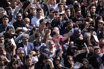 تشییع پیکر بهنام صفوی در اصفهان