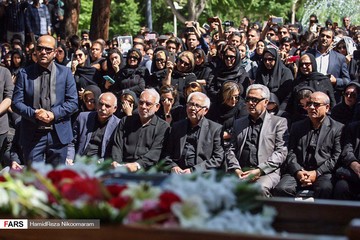 تشییع پیکر بهنام صفوی در اصفهان