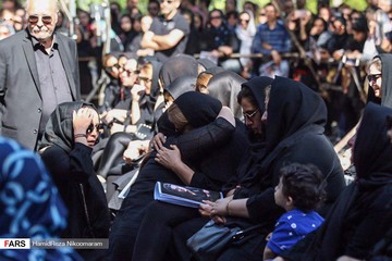 تشییع پیکر بهنام صفوی در اصفهان