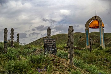 قبرستان روستای باغلق