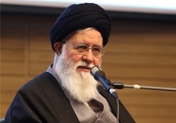 هدف آمریکا از ضربه زدن به رهبری از زبان علم‌الهدی/ بنی‌صدر فردی ملعون بود
