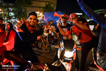 شادی خیابانی مردم تهران بعد از قهرمانی پرسپولیس