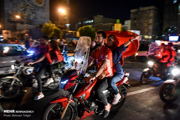شادی خیابانی مردم تهران بعد از قهرمانی پرسپولیس