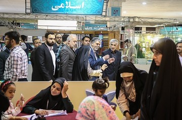 بازدید وزیر ارشاد از نمایشگاه بین‌المللی قرآن