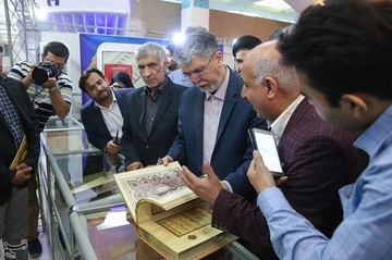 بازدید وزیر ارشاد از نمایشگاه بین‌المللی قرآن